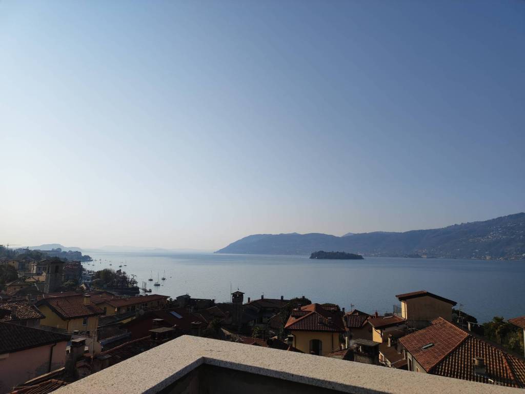 appartamento in vendita a Verbania in zona Suna