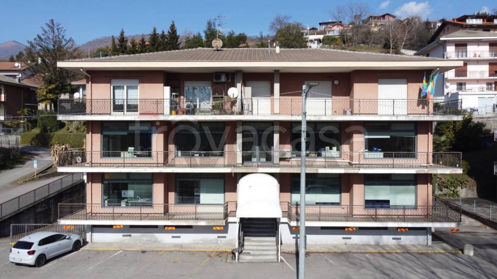 negozio in vendita a Verbania in zona Intra