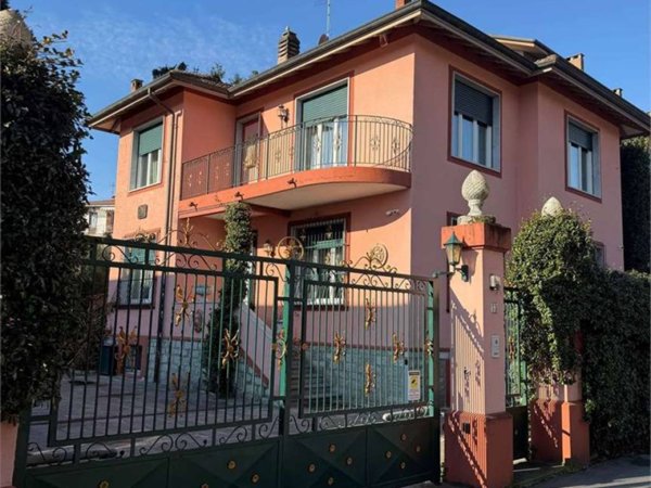 casa indipendente in vendita a Verbania in zona Pallanza