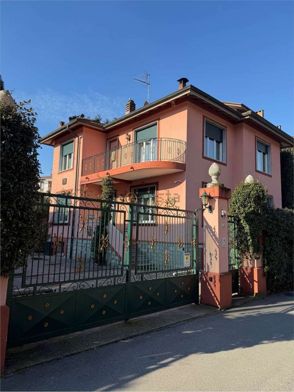 casa indipendente in vendita a Verbania in zona Pallanza