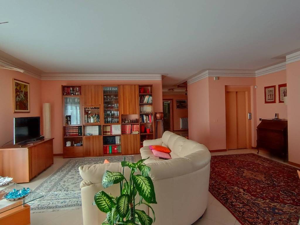 casa indipendente in vendita a Verbania in zona Intra