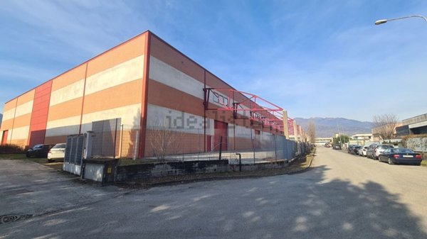 capannone in vendita a Verbania