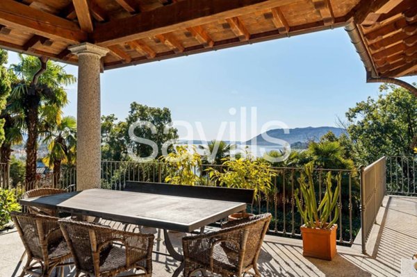 casa indipendente in vendita a Verbania in zona Pallanza