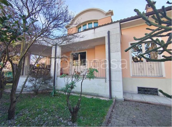 casa indipendente in vendita a Verbania in zona Intra