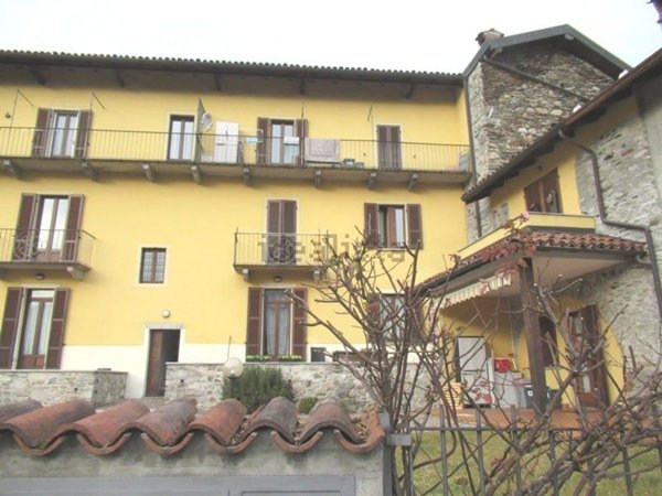 casa indipendente in vendita a Verbania in zona Unchio