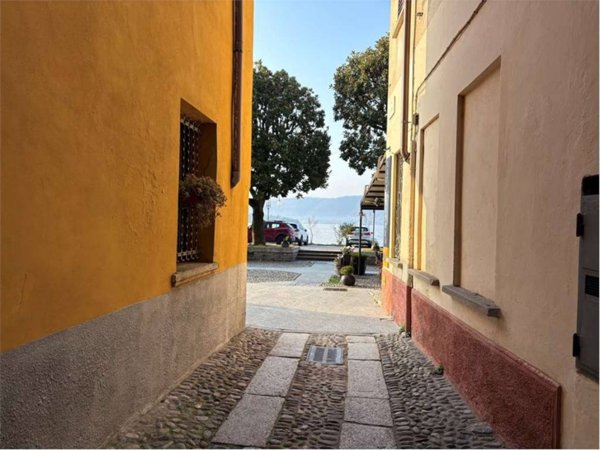appartamento in vendita a Verbania in zona Suna