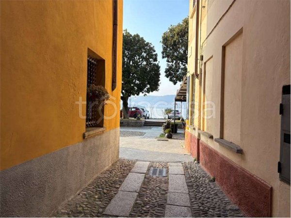 appartamento in vendita a Verbania in zona Suna
