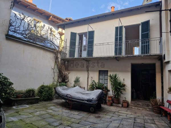 casa indipendente in vendita a Verbania in zona Intra