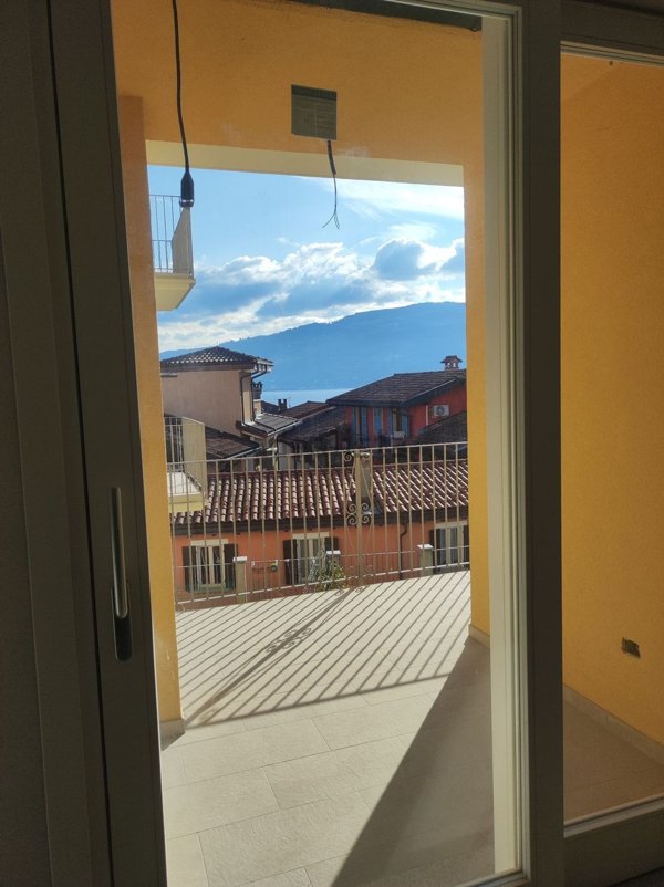 appartamento in vendita a Verbania in zona Suna