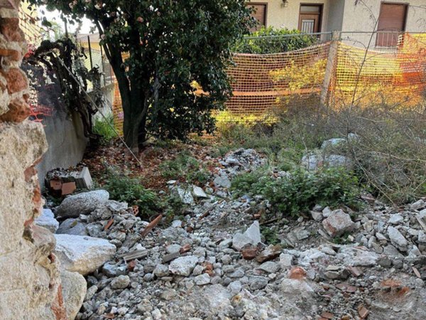 casa indipendente in vendita a Verbania in zona Intra