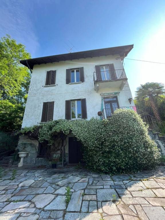 casa indipendente in vendita a Verbania in zona Intra