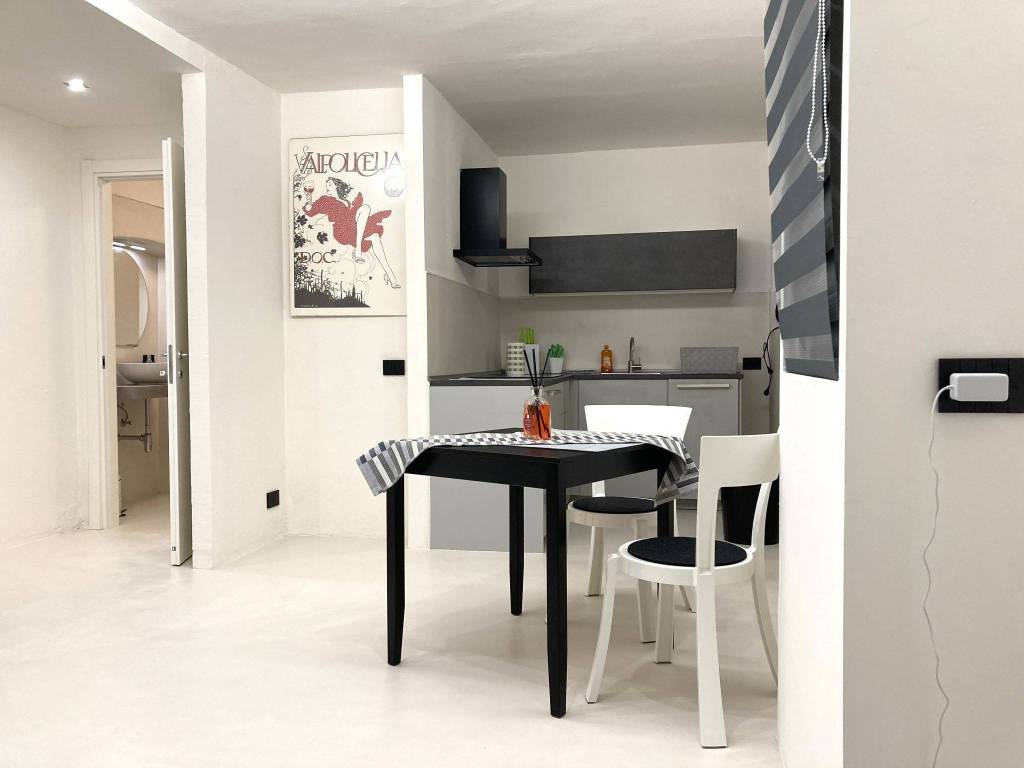 appartamento in vendita a Verbania in zona Suna