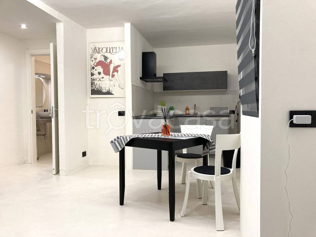 appartamento in vendita a Verbania in zona Suna