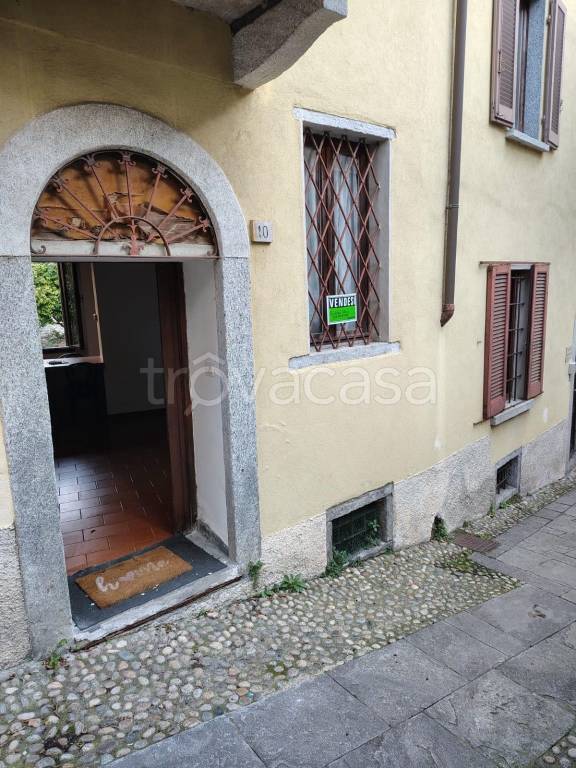 appartamento in vendita a Verbania in zona Intra