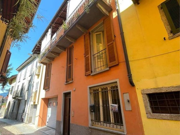 casa indipendente in vendita a Verbania in zona Suna