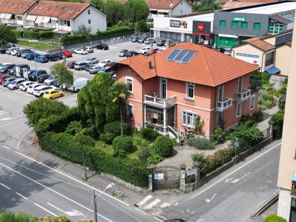 casa indipendente in vendita a Verbania in zona Centro Città