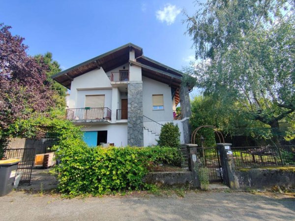 casa indipendente in vendita a Verbania in zona Intra