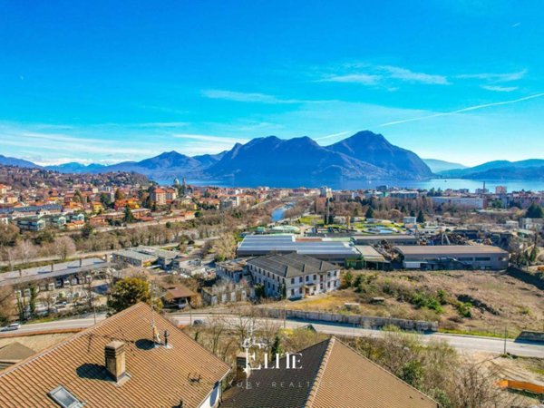 casa indipendente in vendita a Verbania in zona Monterosso
