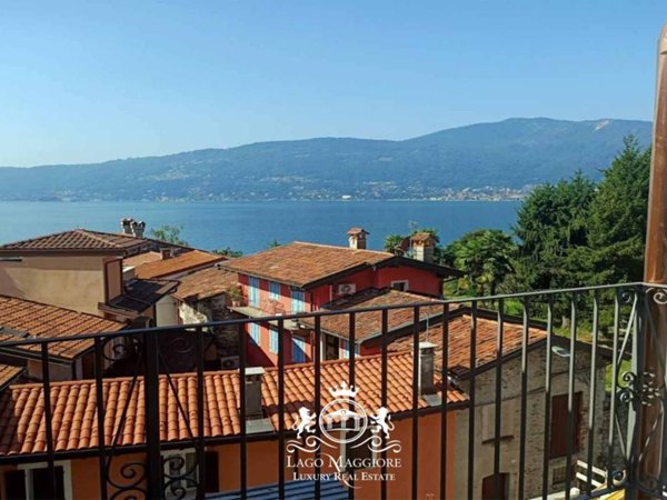 appartamento in vendita a Verbania in zona Suna