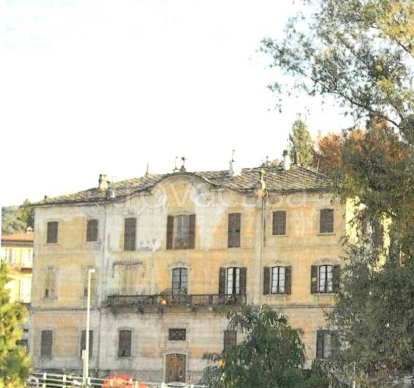 villa in vendita a Verbania in zona Intra