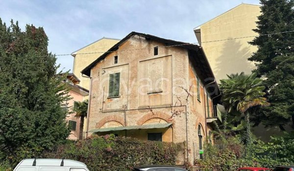 casa indipendente in vendita a Verbania in zona Pallanza