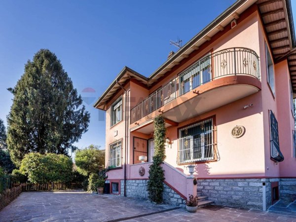 casa indipendente in vendita a Verbania in zona Intra
