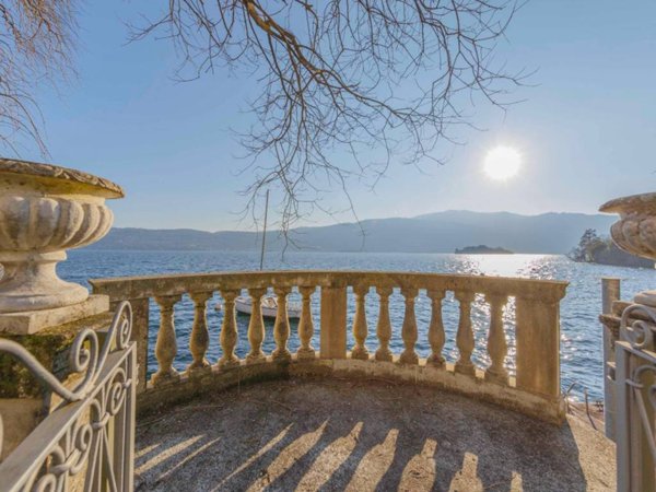 casa indipendente in vendita a Verbania in zona Pallanza