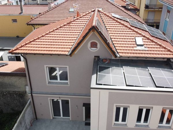 casa indipendente in vendita a Verbania in zona Intra
