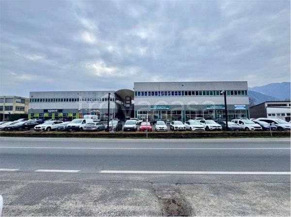 locale commerciale in vendita a Verbania