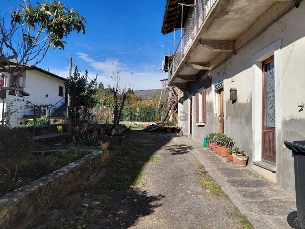 casa indipendente in vendita a Verbania in zona Possaccio