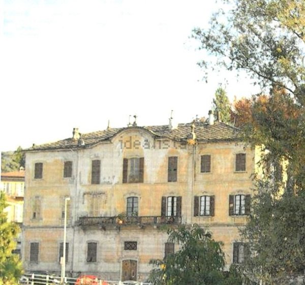 casa indipendente in vendita a Verbania in zona Centro Città