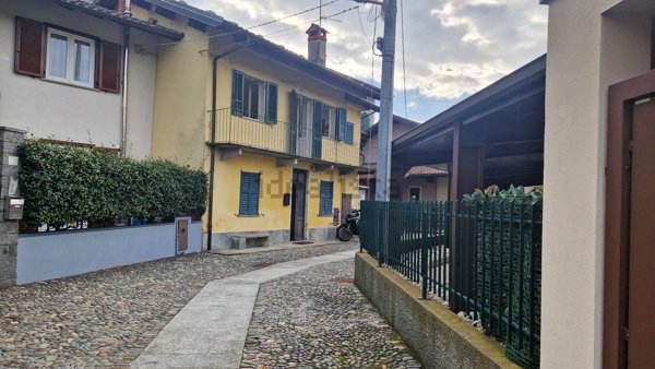 casa indipendente in vendita a Verbania in zona Biganzolo