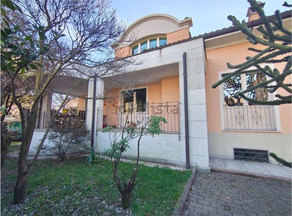 casa indipendente in vendita a Verbania