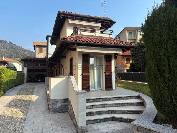 casa indipendente in vendita a Verbania in zona Pallanza