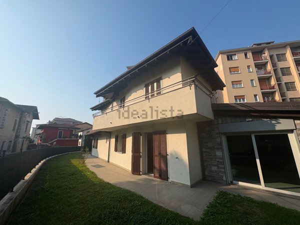 casa indipendente in vendita a Verbania in zona Pallanza