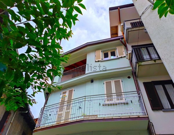 casa indipendente in vendita a Verbania in zona Intra