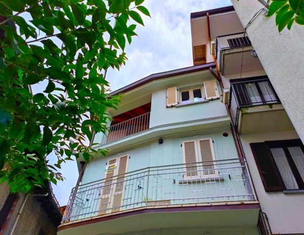 casa indipendente in vendita a Verbania in zona Intra