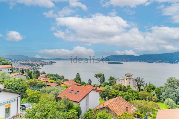 casa indipendente in vendita a Verbania in zona Suna