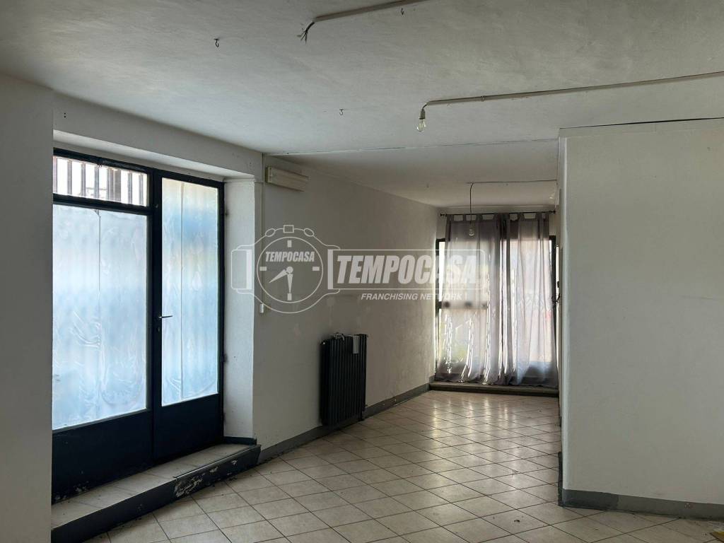 negozio in vendita a Verbania in zona Intra