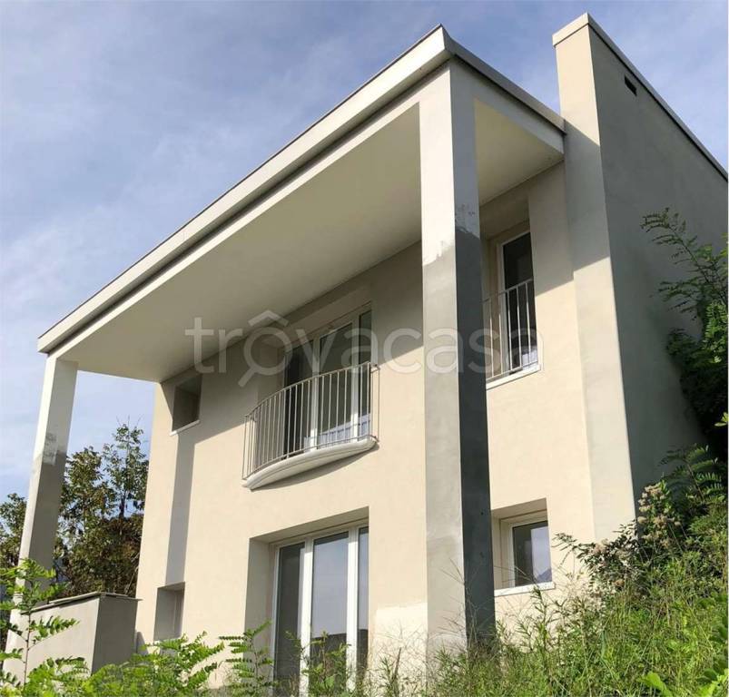 casa indipendente in vendita a Verbania in zona Possaccio