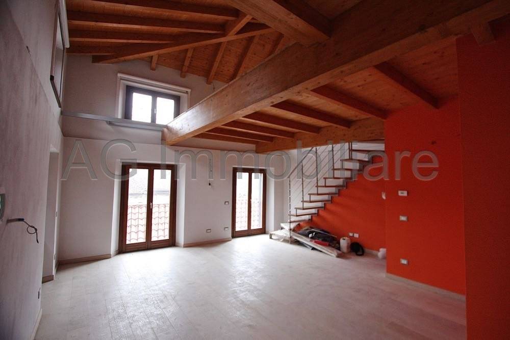 appartamento in vendita a Verbania in zona Intra