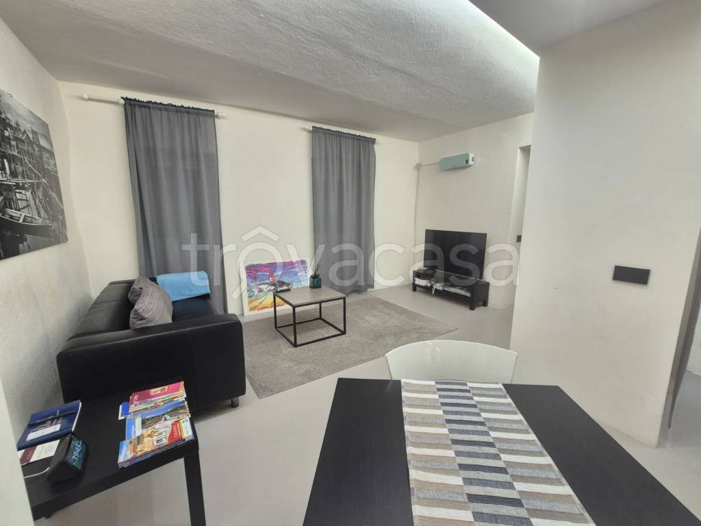 appartamento in vendita a Verbania in zona Suna