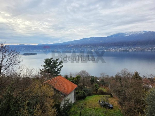 casa indipendente in vendita a Verbania in zona Suna