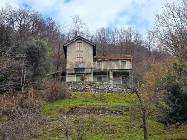 casa indipendente in vendita a Verbania in zona Suna