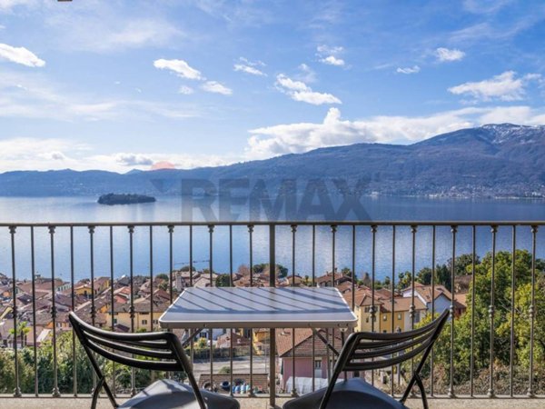 appartamento in vendita a Verbania in zona Suna
