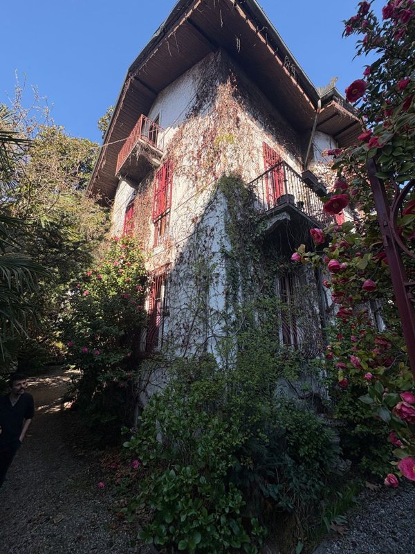 casa indipendente in vendita a Verbania in zona Pallanza
