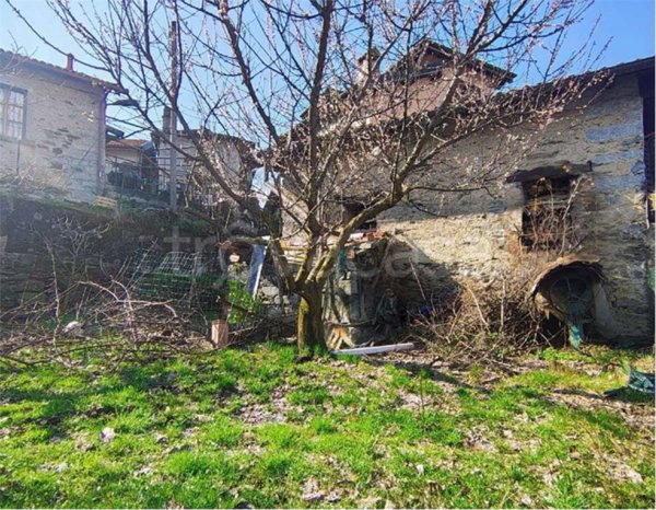 casa indipendente in vendita a Verbania in zona Cavandone