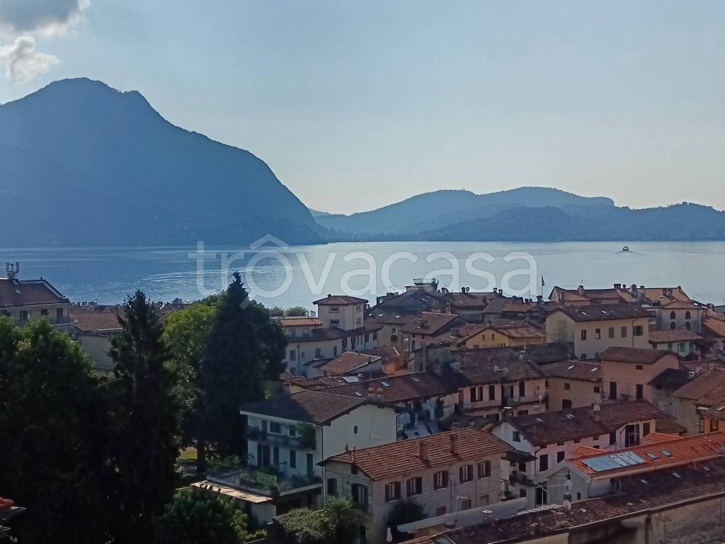 appartamento in vendita a Verbania in zona Intra