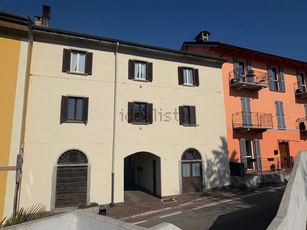 appartamento in vendita a Verbania in zona Antoliva