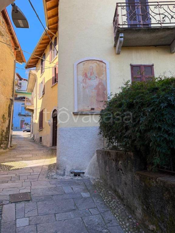 appartamento in vendita a Verbania in zona Intra